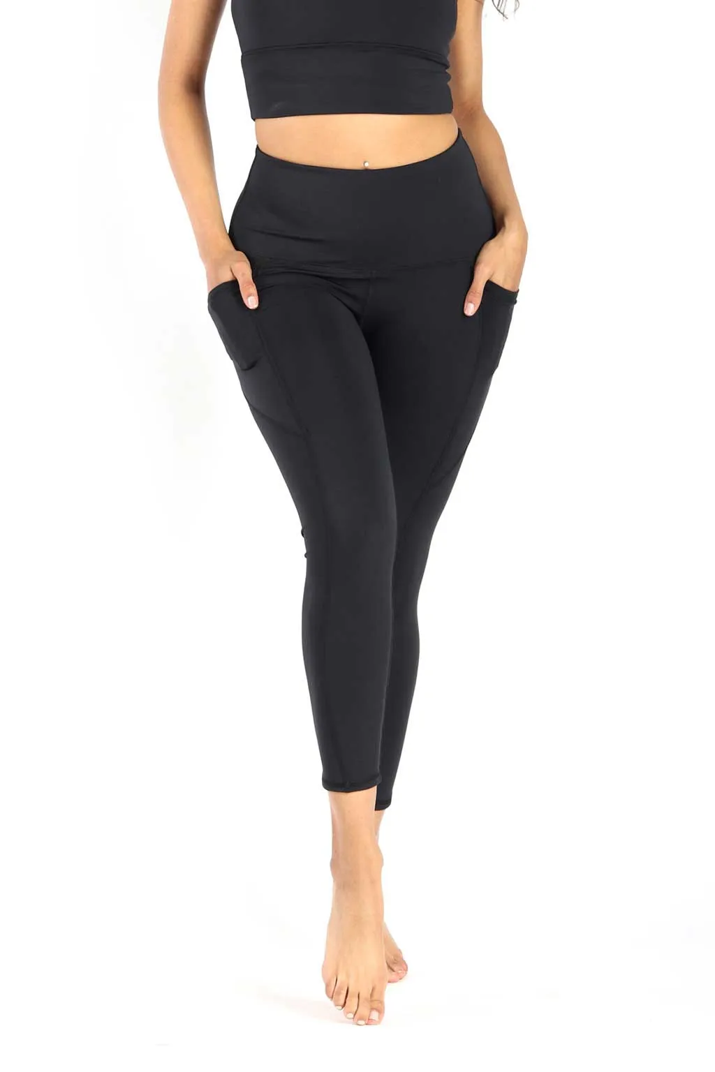 7/8 Boundless Legging with Pockets in Jet Black