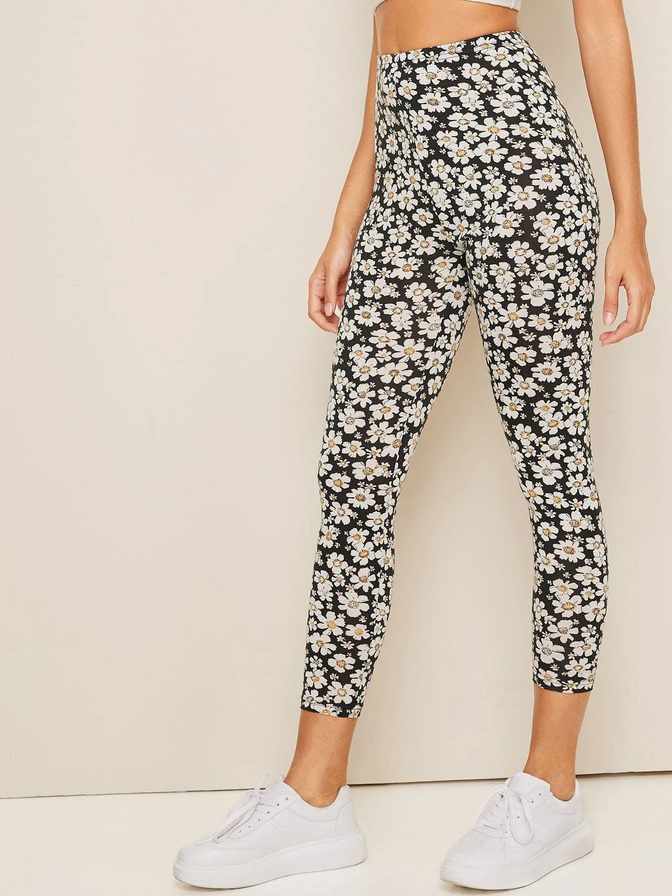 Allover Daisy Print Crop Leggings