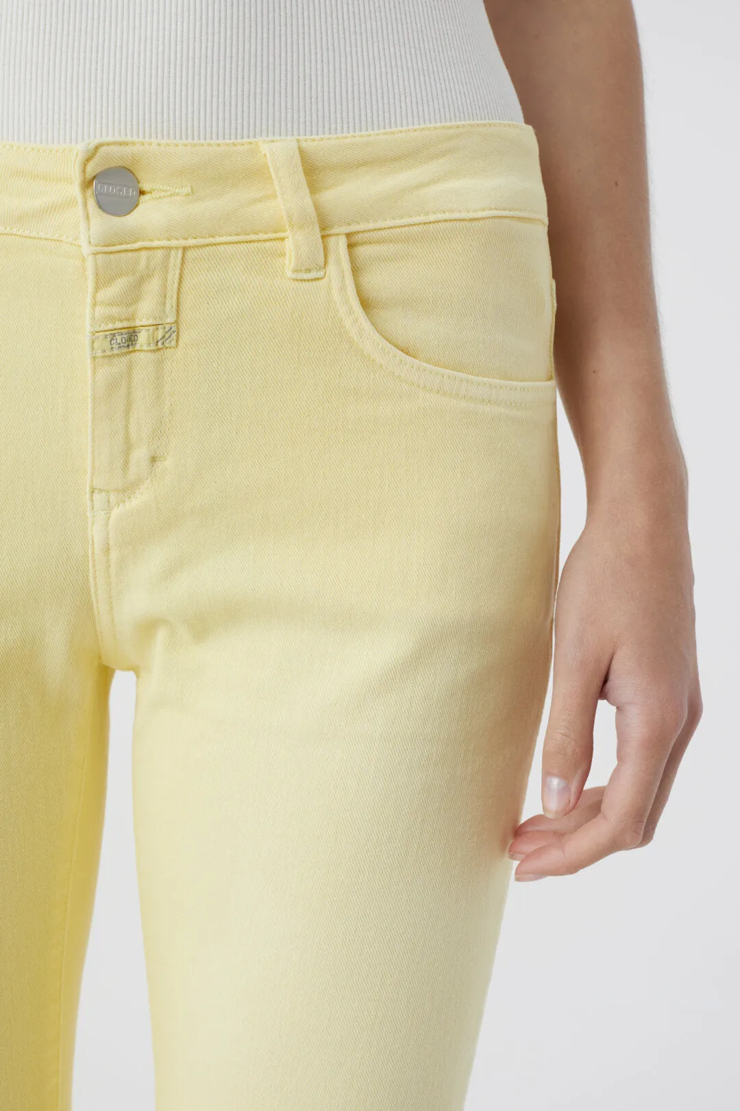 Closes Baker Yellow Orchid Jean