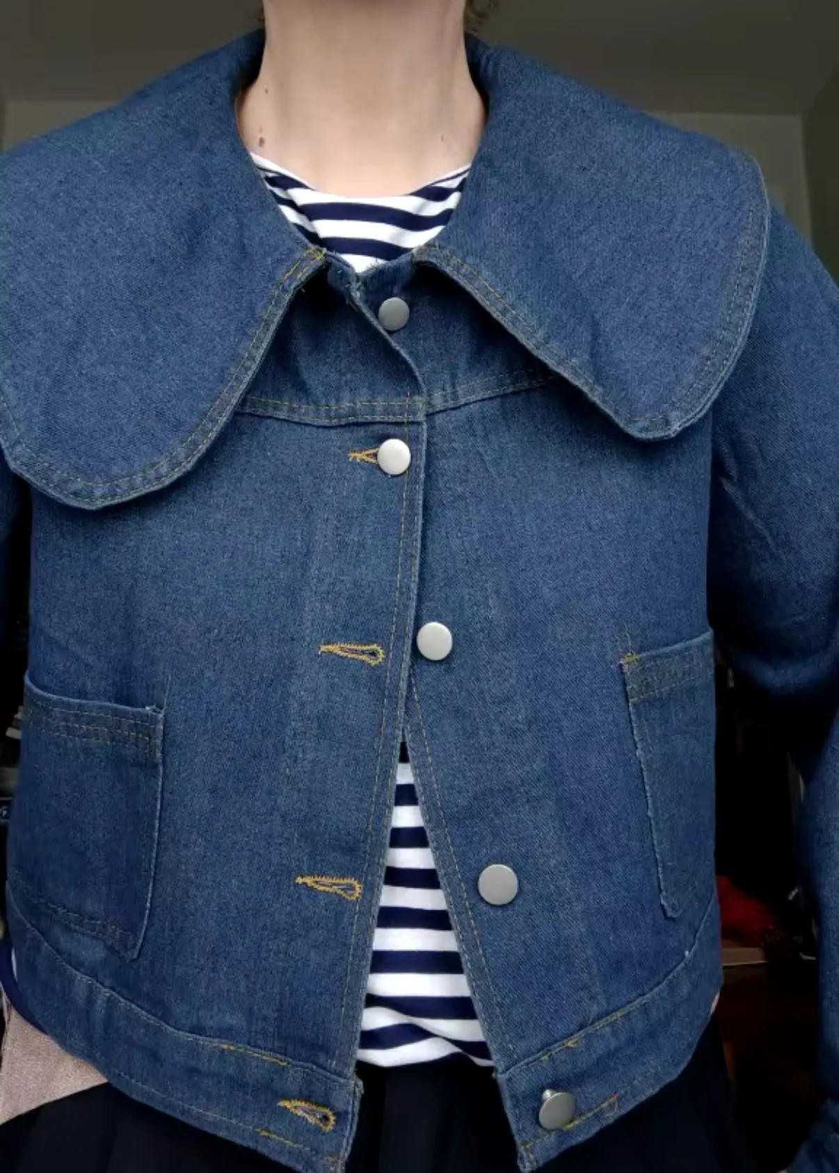 Dark blue jeans big neck jacket