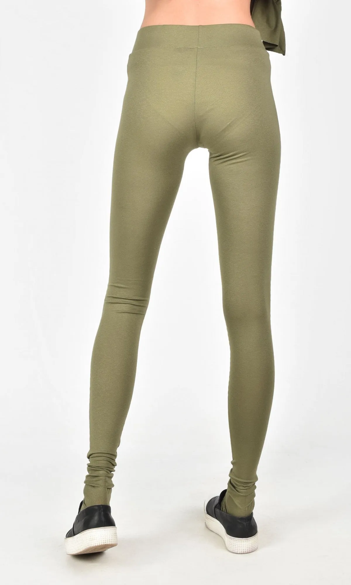 Extra Long Leggings with a Pin Tuck Pattern