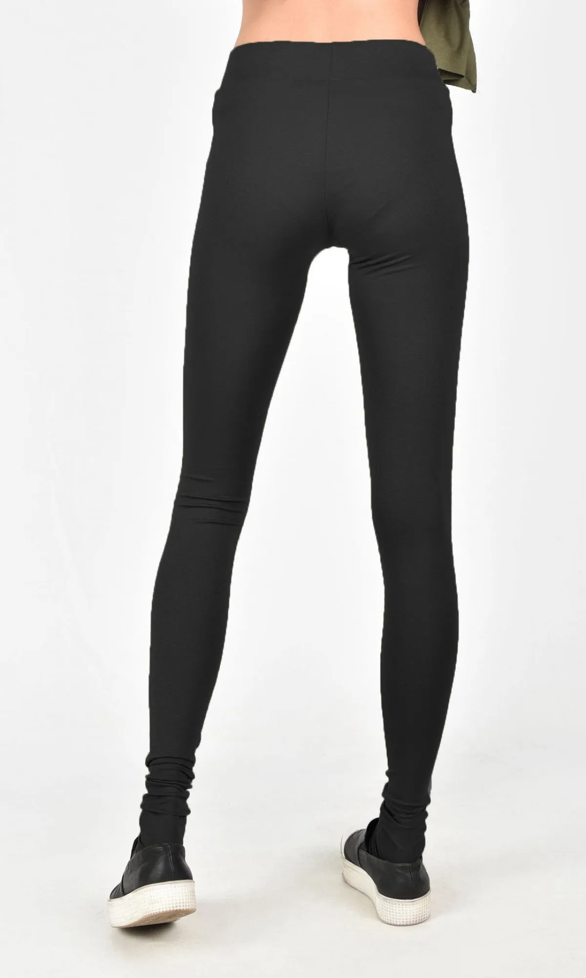 Extra Long Leggings with a Pin Tuck Pattern