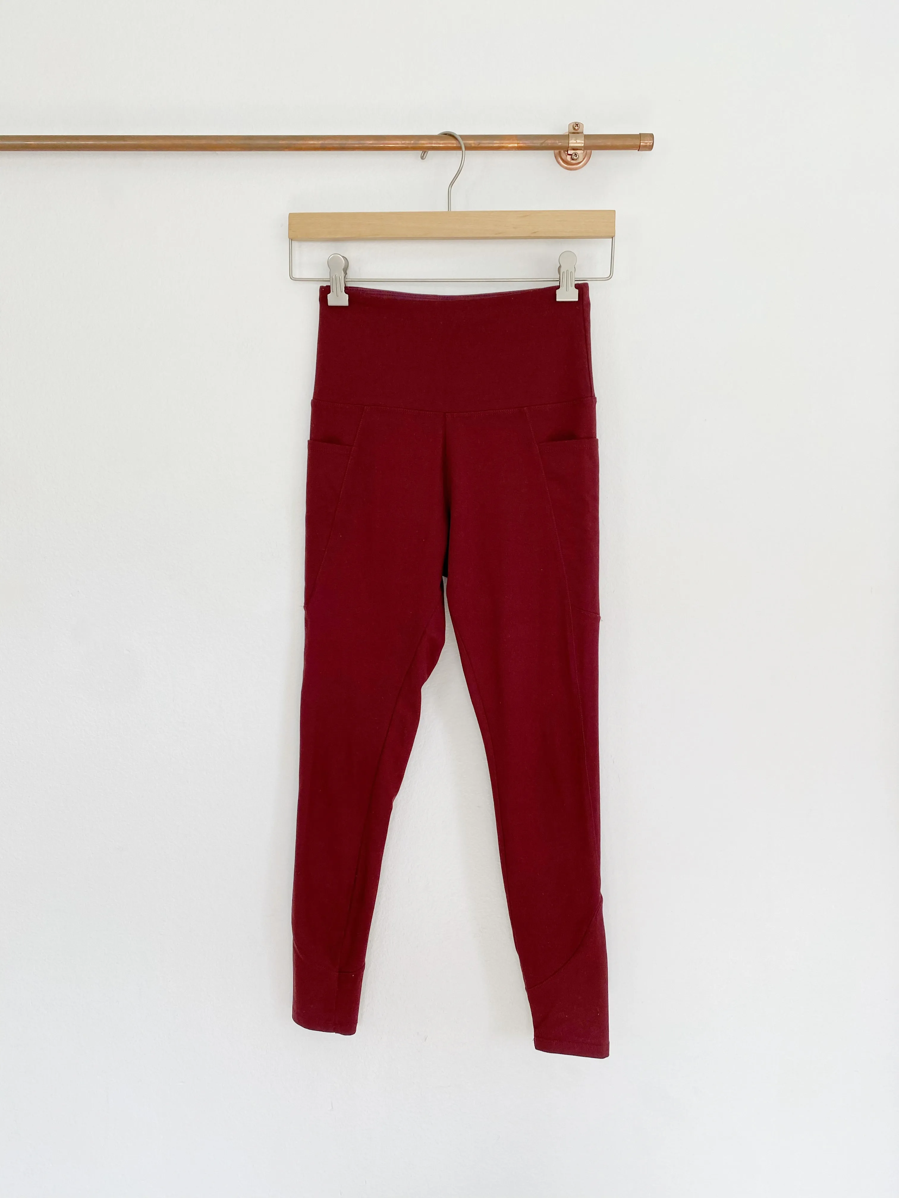 Marika Hi-rise Burgundy Leggings w/ Pockets Small