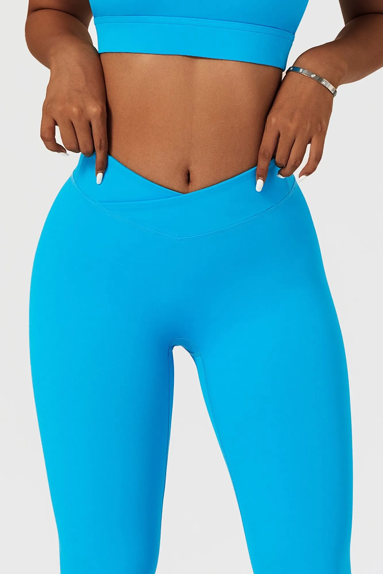 V Cross Waistband Butt-Sculpting Legging